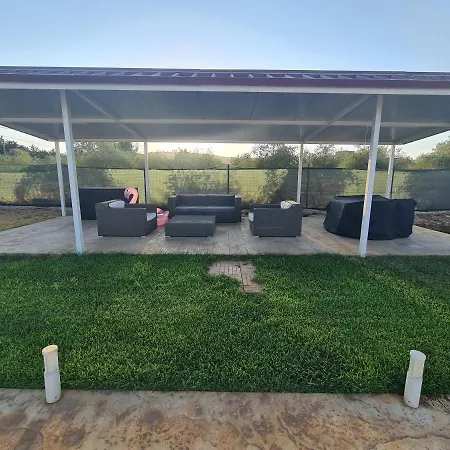 Uno Villa